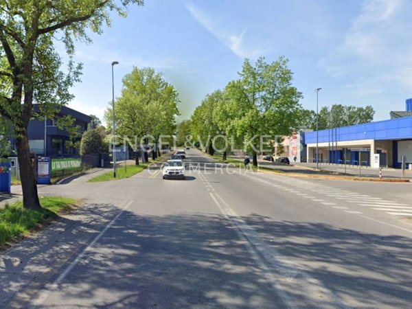 negozio in vendita a Lodi in zona Torretta
