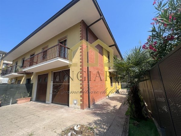 casa indipendente in vendita a Lodi in zona Città Bassa
