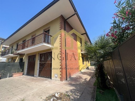casa indipendente in vendita a Lodi in zona Città Bassa