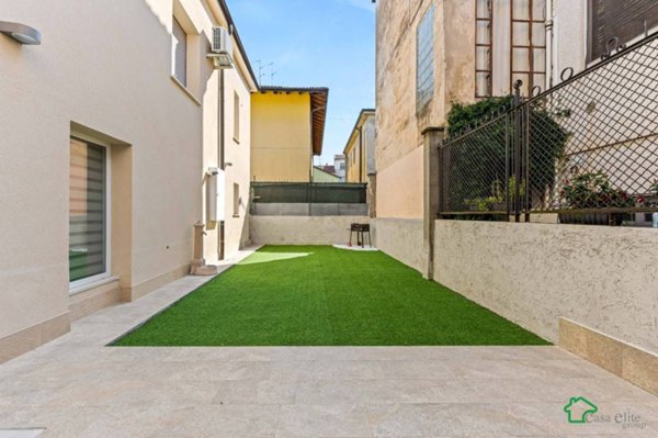 casa indipendente in vendita a Lodi