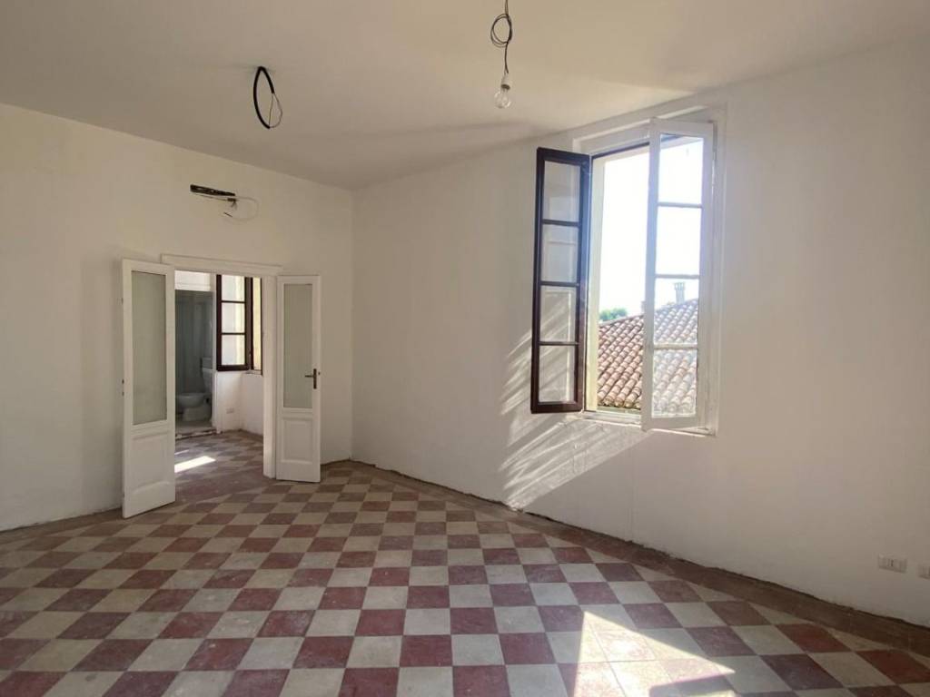 appartamento in vendita a Lodi in zona Città Bassa