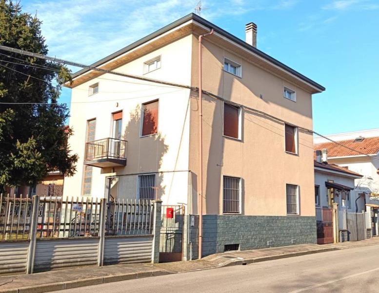 casa indipendente in vendita a Lodi in zona Paderno