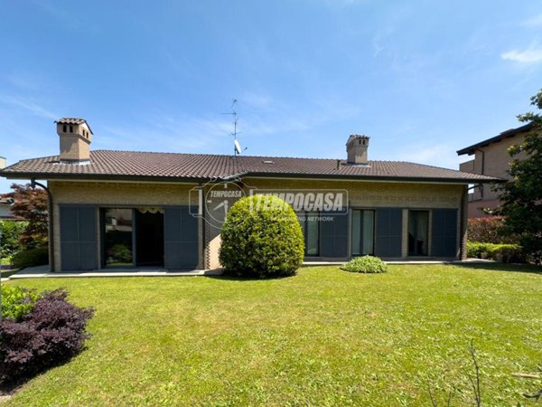 casa indipendente in vendita a Lodi in zona Paderno
