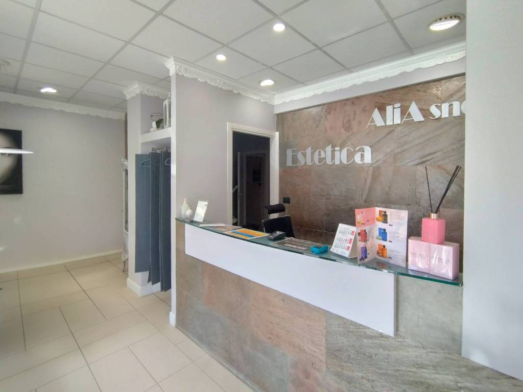 negozio in vendita a Lodi in zona Piazza Albarola