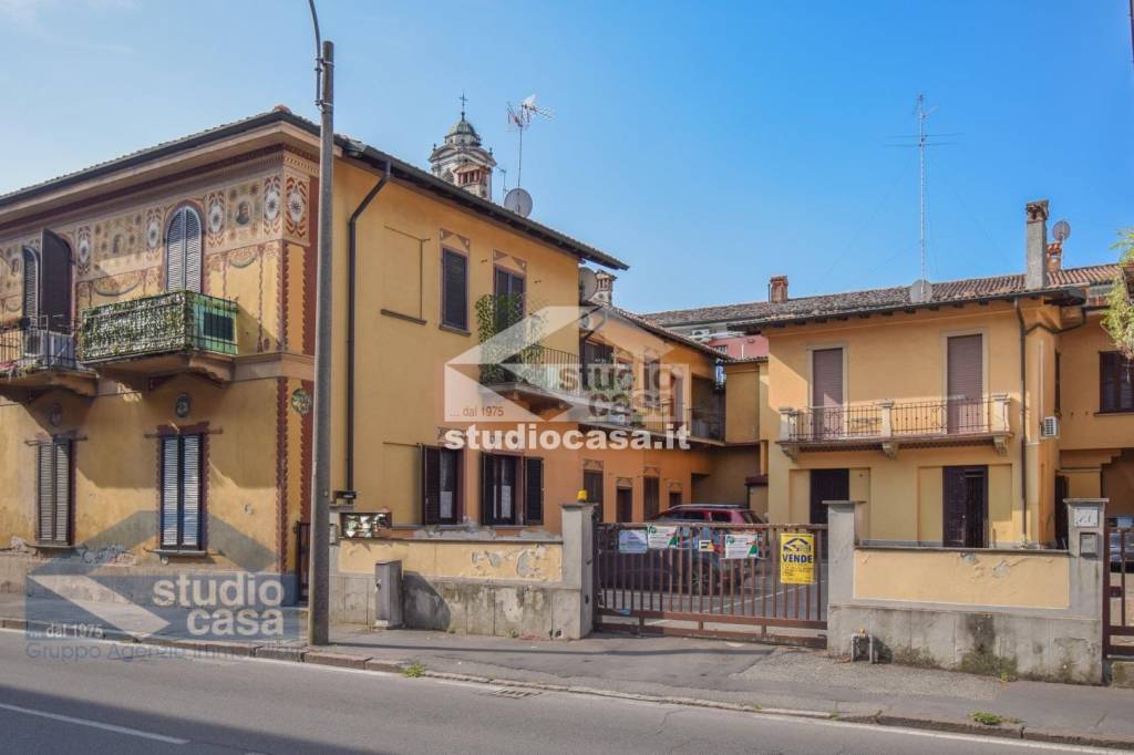 appartamento in vendita a Lodi in zona Via Defendente