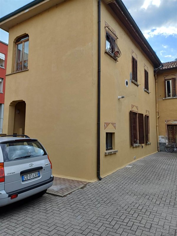 appartamento in vendita a Lodi in zona Via Defendente