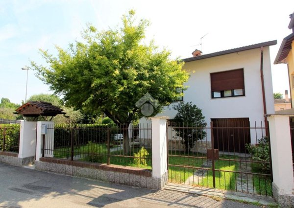 appartamento in vendita a Lodi in zona Piazza Albarola