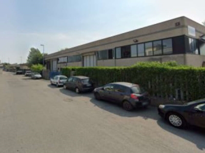 negozio in vendita a Lodi in zona Fanfani