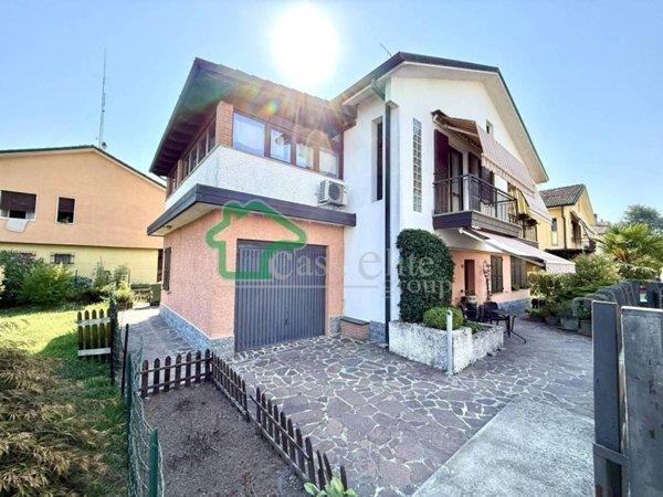 casa indipendente in vendita a Lodi in zona San Bernardo