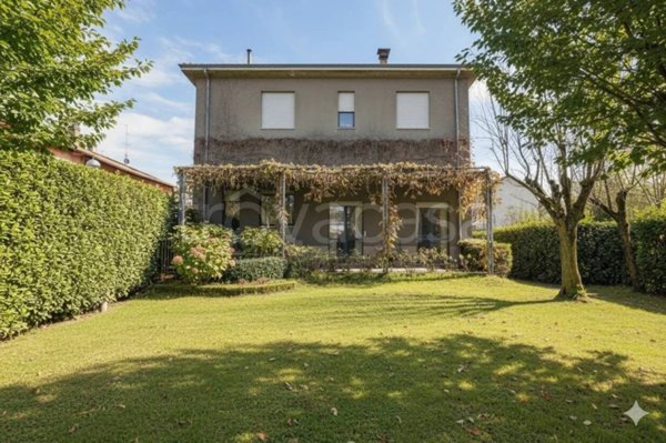 casa indipendente in vendita a Lodi in zona Faustina