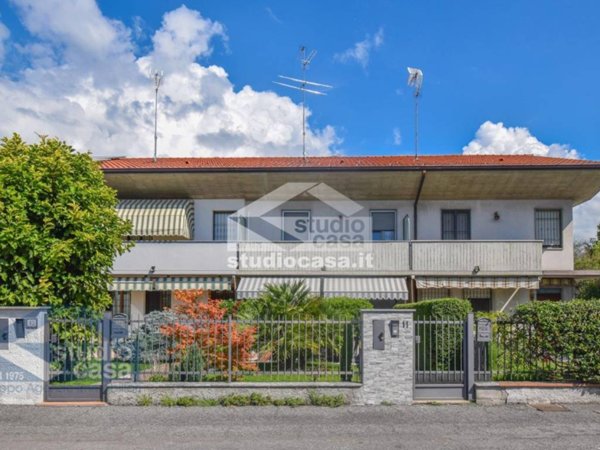 casa indipendente in vendita a Lodi in zona Martinetta