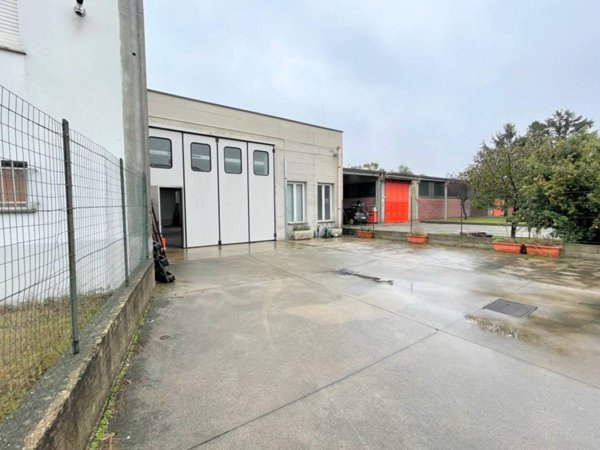 locale commerciale in vendita a Lodi in zona Martinetta