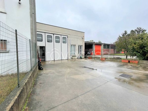 locale commerciale in vendita a Lodi