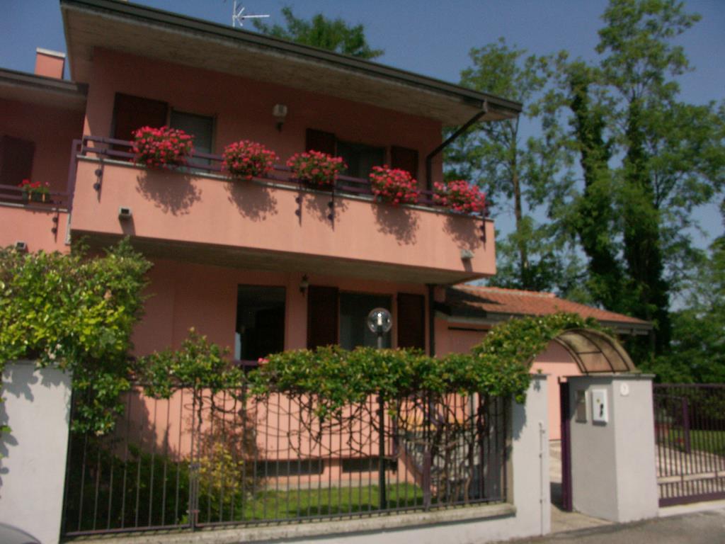casa indipendente in vendita a Lodi in zona Centro Storico