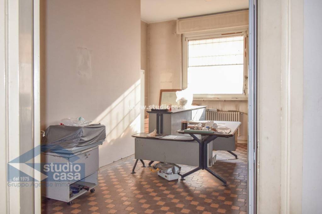 locale commerciale in vendita a Lodi