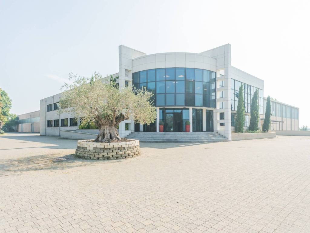 locale commerciale in vendita a Lodi in zona San Bernardo