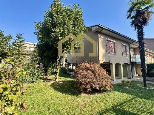 appartamento in vendita a Lodi in zona San Fereolo