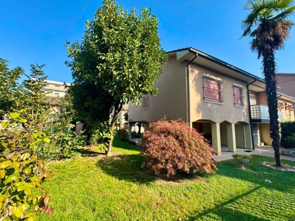 casa indipendente in vendita a Lodi in zona San Fereolo