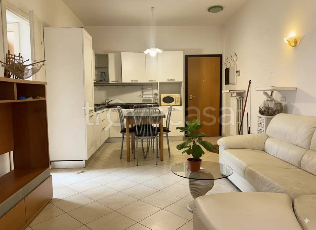 appartamento in vendita a Lodi in zona Piazza Albarola