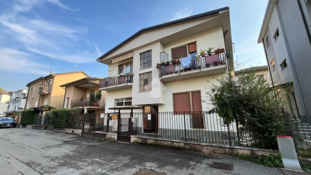 appartamento in vendita a Lodi in zona San Fereolo