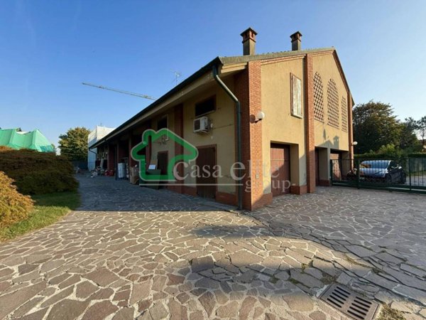 negozio in vendita a Lodi in zona Città Bassa