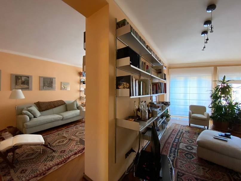 intera palazzina in vendita a Lodi in zona Città Bassa