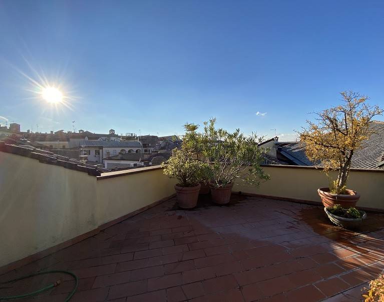 intera palazzina in vendita a Lodi in zona Città Bassa