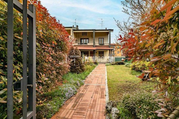 casa indipendente in vendita a Lodi in zona Paderno