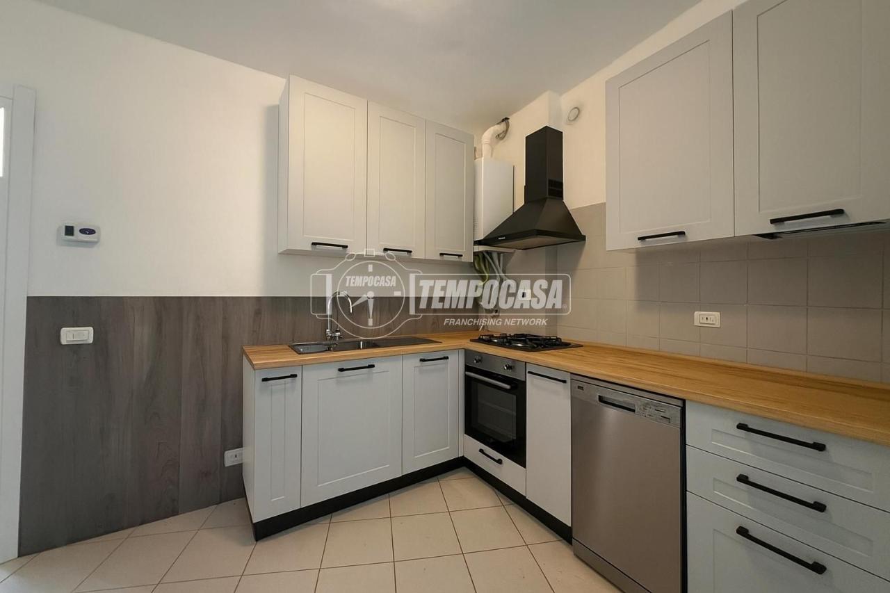 appartamento in vendita a Lodi in zona Fanfani