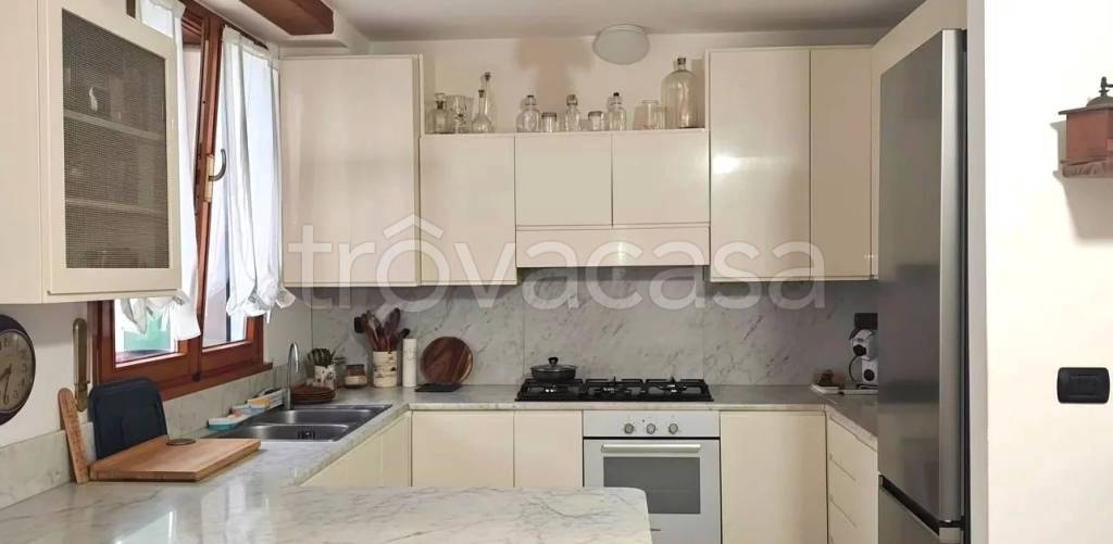 appartamento in vendita a Lodi in zona Viale Italia