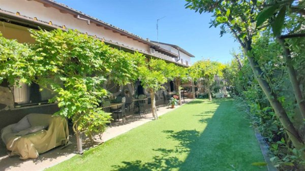 casa indipendente in vendita a Lodi in zona Riolo