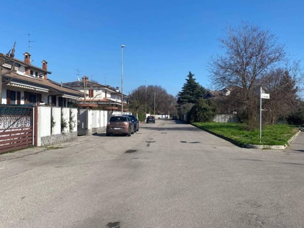 casa indipendente in vendita a Lodi in zona Piazza Albarola