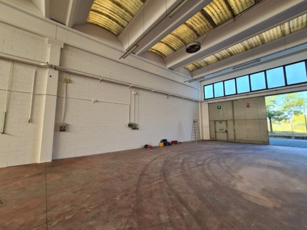 locale commerciale in vendita a Lodi