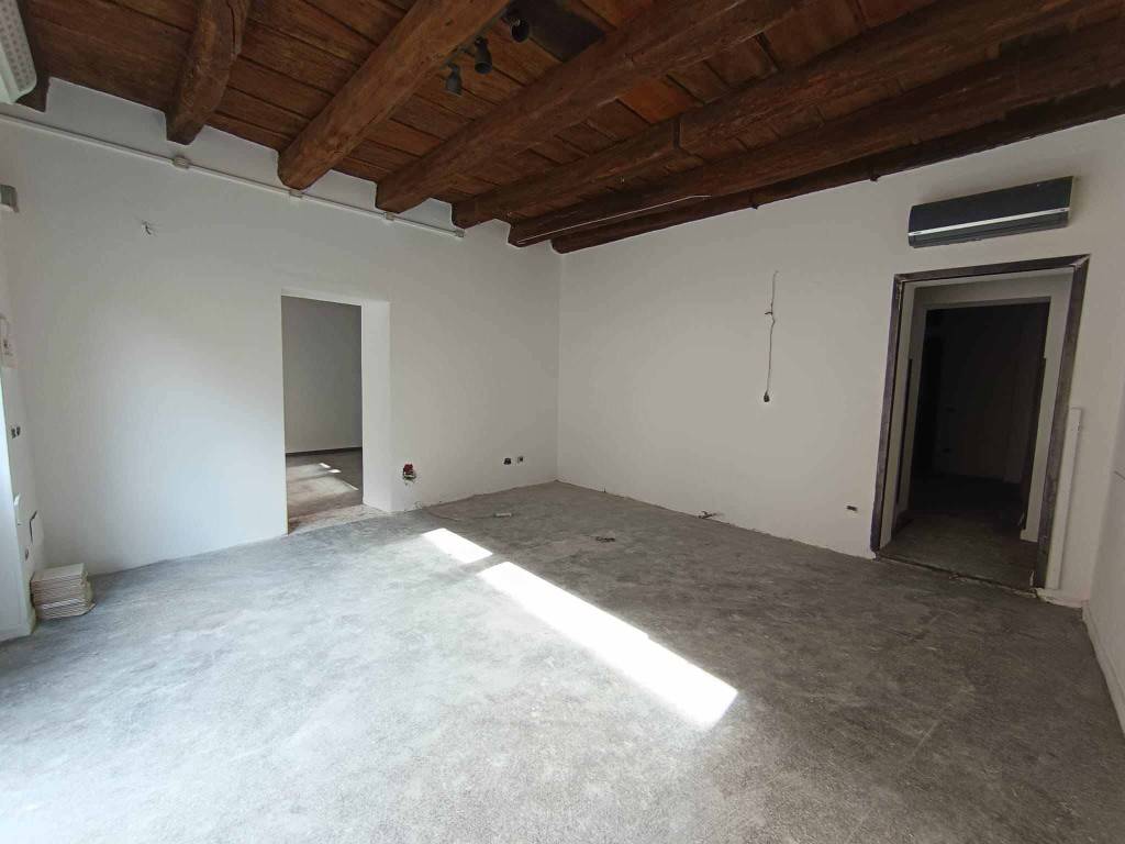 negozio in vendita a Lodi in zona Centro Storico