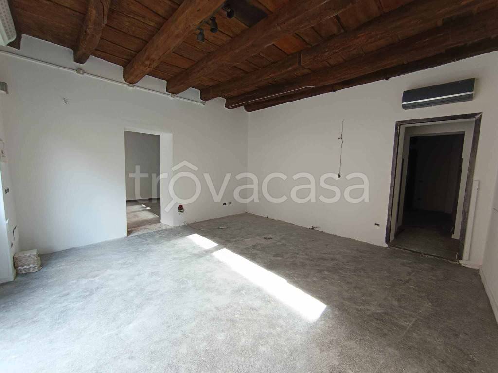 negozio in vendita a Lodi in zona Centro Storico