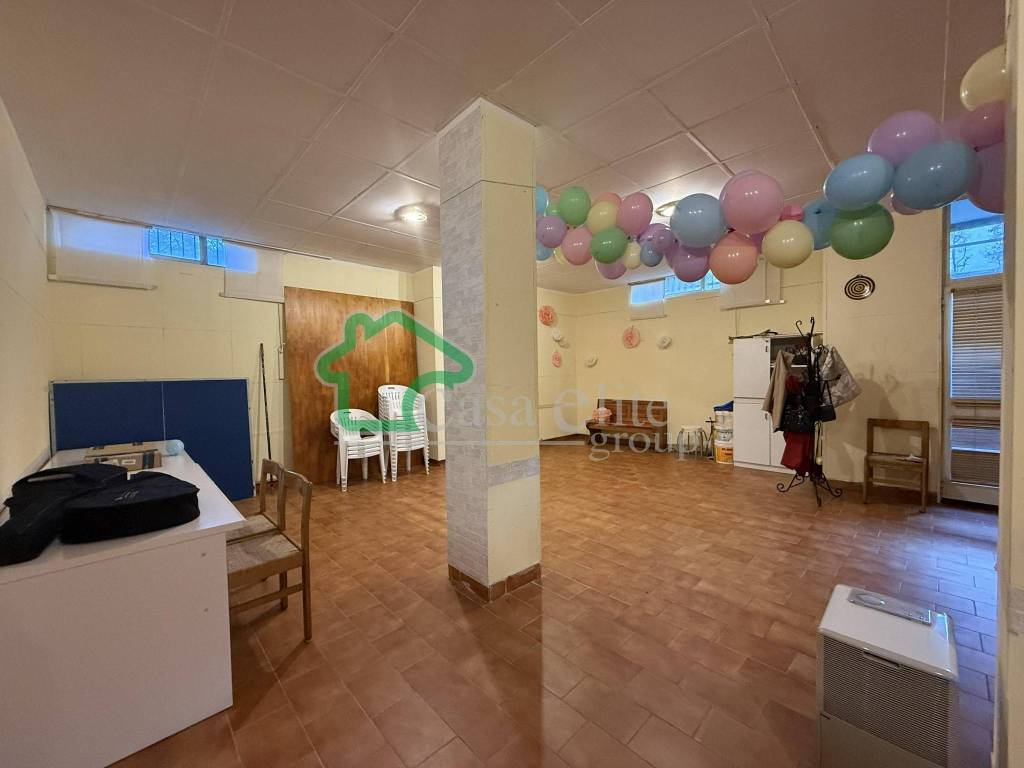 locale commerciale in vendita a Lodi in zona Faustina