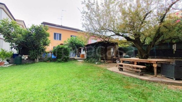 casa indipendente in vendita a Lodi in zona Centro Storico