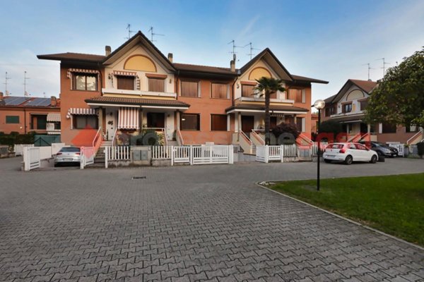 casa indipendente in vendita a Lodi in zona Paderno