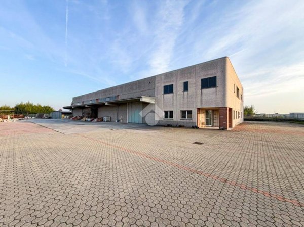 locale commerciale in vendita a Lodi in zona Centro Storico