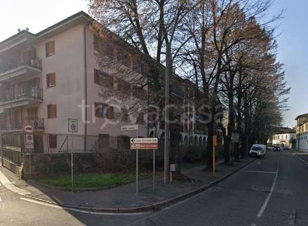 appartamento in vendita a Lodi in zona Via Defendente