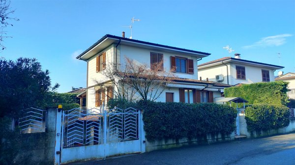 casa indipendente in vendita a Lodi in zona Fanfani