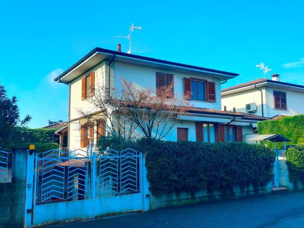 casa indipendente in vendita a Lodi in zona Fanfani