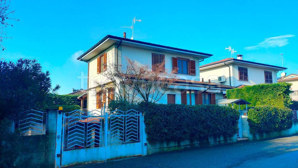 casa indipendente in vendita a Lodi in zona Fanfani