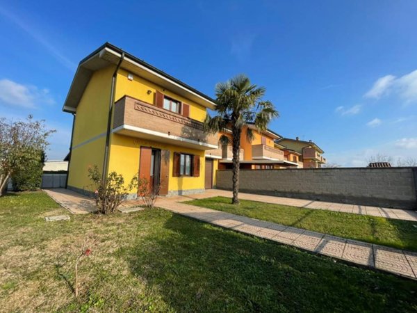 casa indipendente in vendita a Lodi