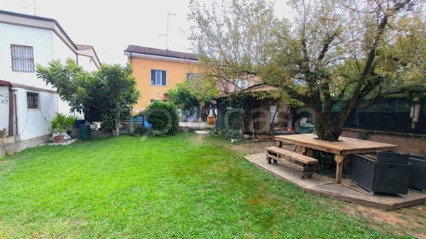 casa indipendente in vendita a Lodi in zona San Fereolo