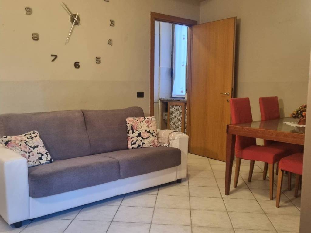 appartamento in vendita a Lodi in zona Viale Pavia