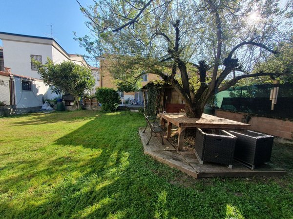 casa indipendente in vendita a Lodi in zona San Fereolo