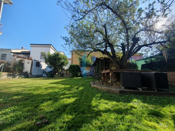 casa indipendente in vendita a Lodi in zona Centro Storico