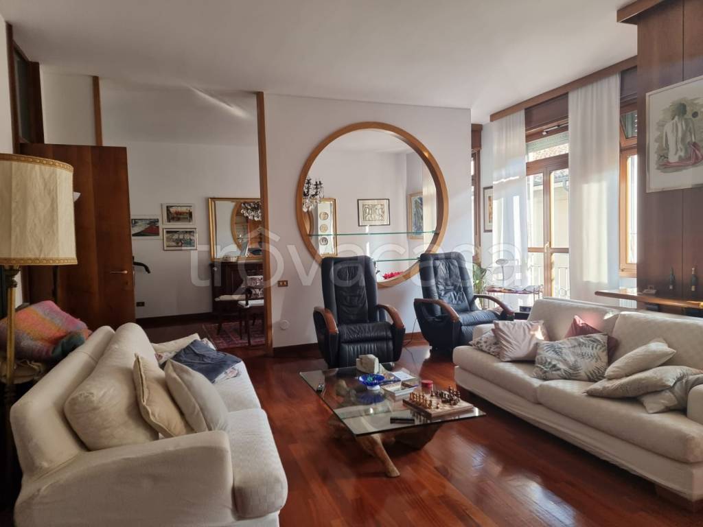 appartamento in vendita a Lodi in zona Centro Storico