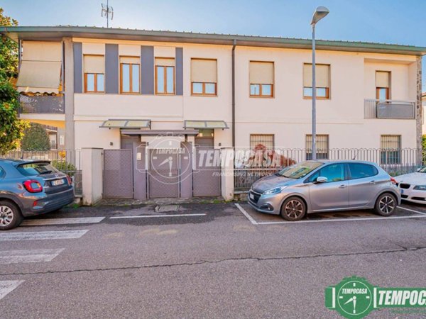 casa indipendente in vendita a Lodi in zona Città Bassa